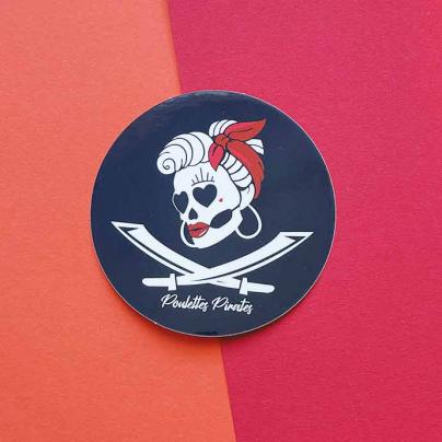 Stickers Sticker "Poulette Pirate" 8 cm de diamètre