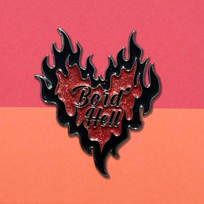 Pin's Pin's Coeur enflammé "Bord' Hell" à paillettes